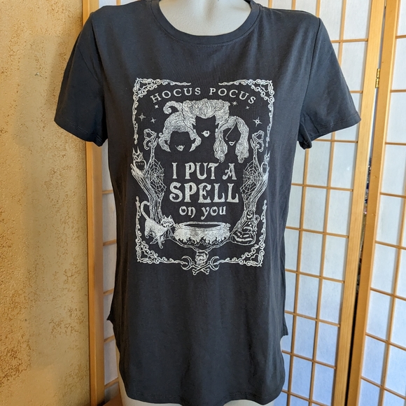 Maurice's/Disney, Hocus pocus t shirt, NEW with tags, medium FINAL PRICE DROP 💧 - Picture 6 of 6